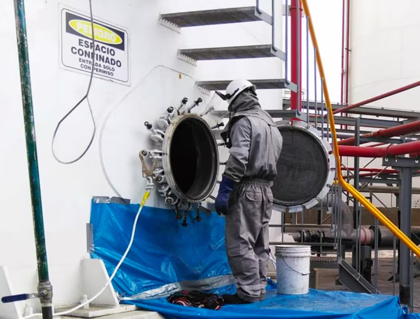 Soluciones integrales y especializadas para la industria relacionada a operaciones programadas que involucren el manejo de materiales peligrosos.